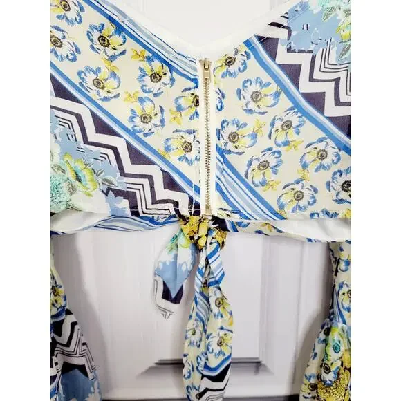 EUC AKIRA Floral Cropped Wrap Bell Sleeve Top - Small - Picture 8 of 13